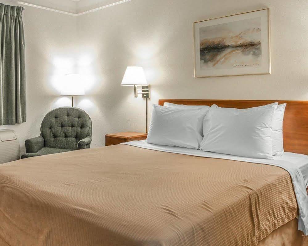 Quality Inn ストックトン エクステリア 写真